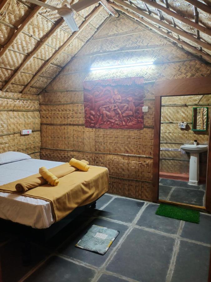 Waterfall Guesthouse Хампи Экстерьер фото